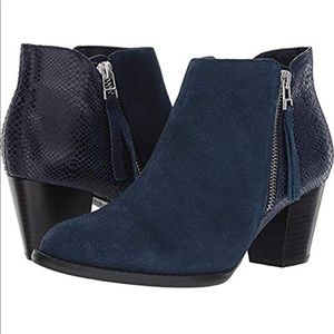 NWOT Vionic Anne Boots